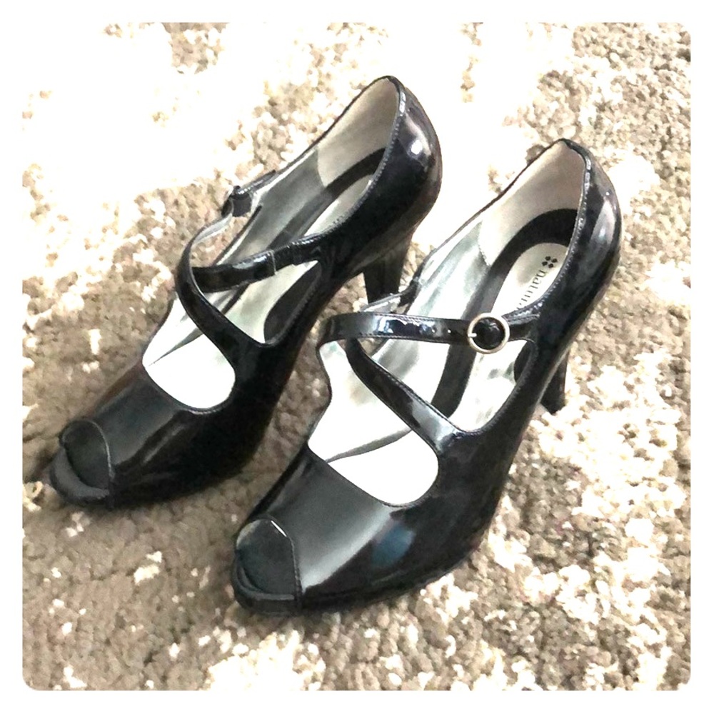 Black peep toe pumps